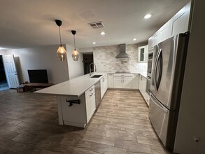 7970 W Elm St in Phoenix, AZ - Foto de edificio - Building Photo