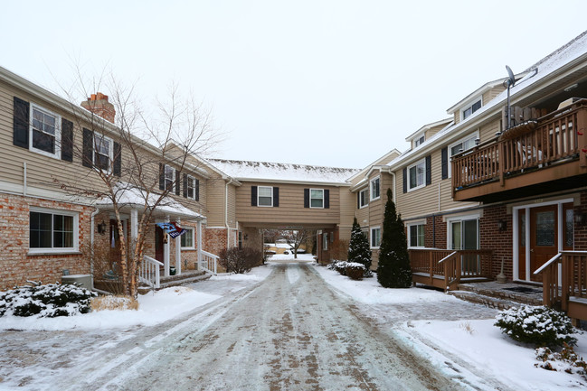 Coventry Garden in Dundee, IL - Building Photo - Building Photo