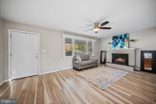 9109 Pinehurst Dr in Fort Washington, MD - Building Photo