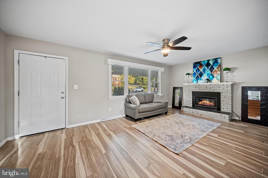 9109 Pinehurst Dr in Fort Washington, MD - Building Photo