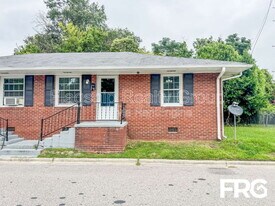 1002 W 6th St in Greenville, NC - Building Photo