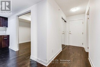 295-295 Adelaide St W in Toronto, ON - Building Photo - Building Photo