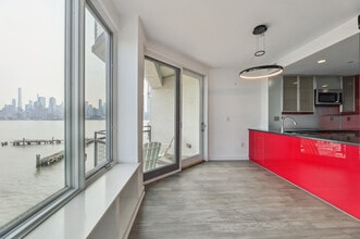 600 Harbor Blvd, Unit 967 in Weehawken, NJ - Foto de edificio - Building Photo