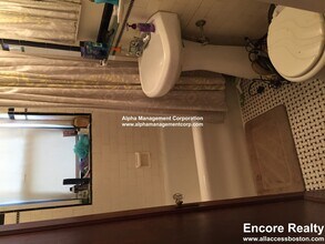 349 Pleasant St in Malden, MA - Foto de edificio - Building Photo