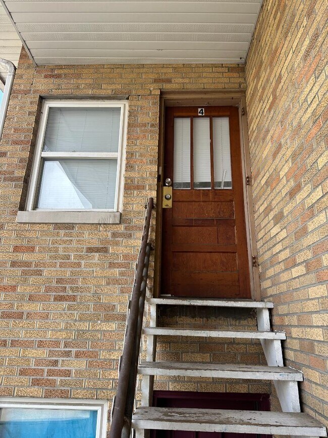 801 E McCarty St in Jefferson City, MO - Building Photo - Building Photo