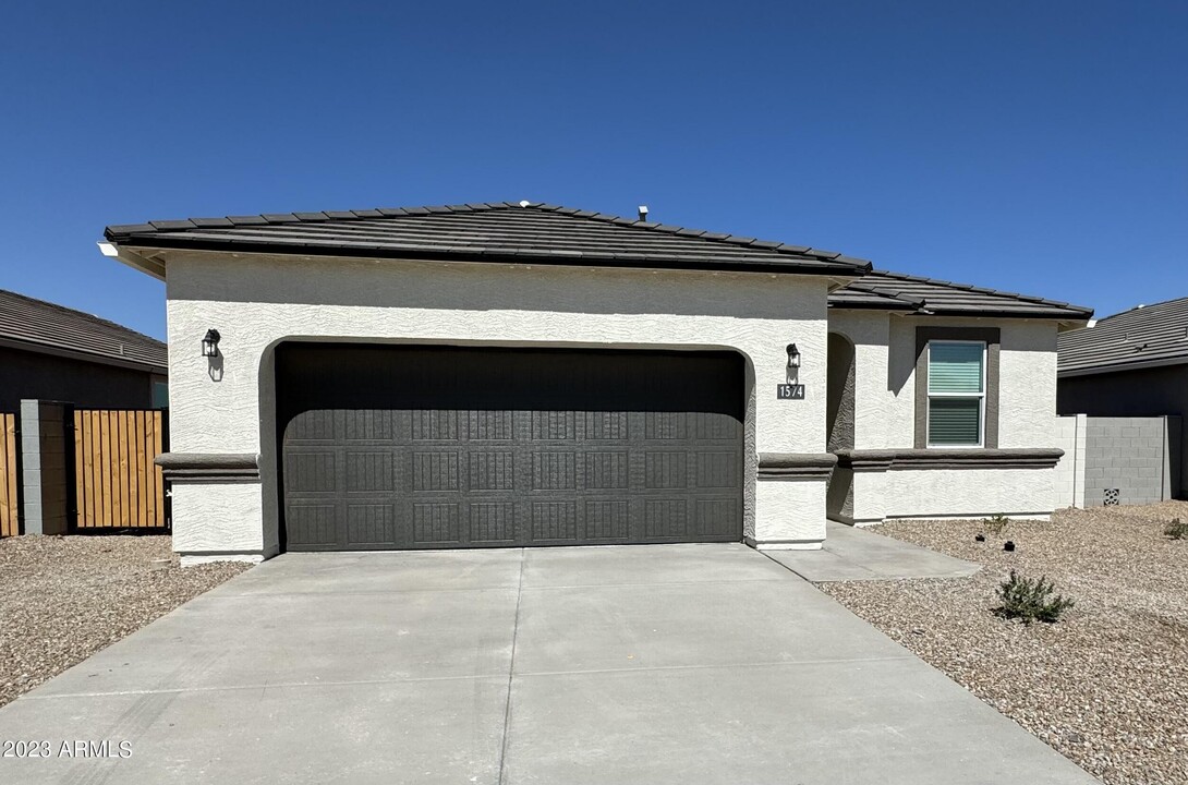 1574 E Fletcher Dr in Casa Grande, AZ - Building Photo