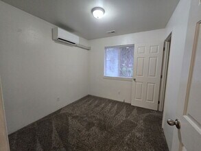 1918 SE Douglas Ave in Roseburg, OR - Building Photo - Building Photo