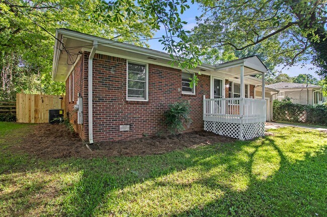 3718 Daisy Dr in Decatur, GA - Building Photo - Building Photo