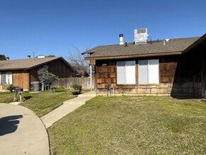 1445-1447 Madison Ct in Merced, CA - Building Photo - Building Photo