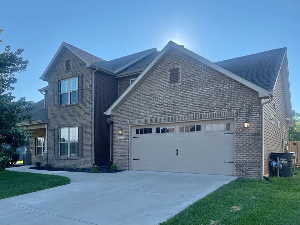 612 Bluegrass Trail in Kokomo, IN - Building Photo