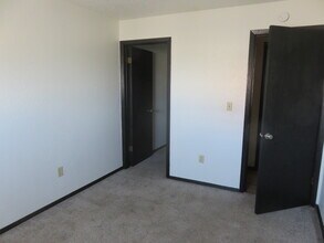 1360 32nd St South in Fargo, ND - Foto de edificio - Building Photo