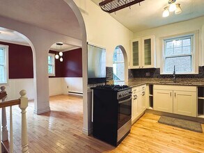 22 Pembroke St, Unit 22 Pembroke St Unit 1 in Chelsea, MA - Foto de edificio - Building Photo