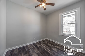 2206 W Erie St, Unit 2r in Chicago, IL - Building Photo - Building Photo