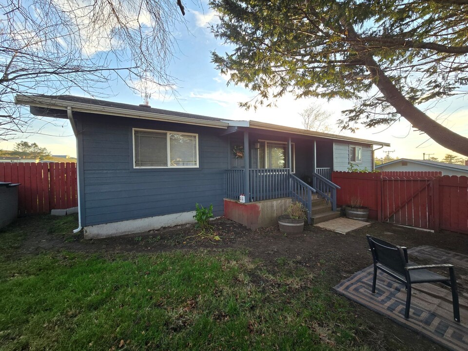 2288 Mabelle Ave in Eureka, CA - Building Photo