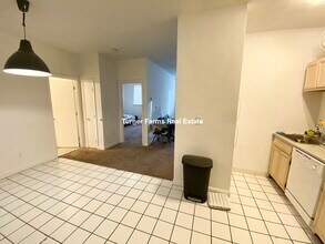 50 Evergreen St, Unit 14 in Boston, MA - Foto de edificio - Building Photo