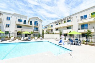 Breeze Hill in Vista, CA - Building Photo