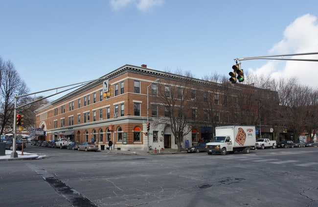 Mahaiwe Building in Great Barrington, MA - Foto de edificio - Primary Photo