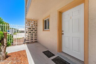 211 Circle Dr in Cape Canaveral, FL - Building Photo
