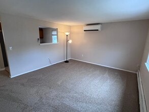 119 E Alhambra Ave, Unit 119 E Alhambra Ave in Lindenhurst, NY - Building Photo - Building Photo