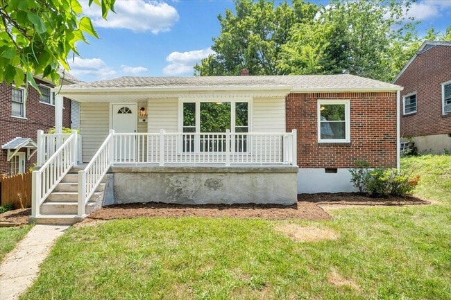 property at 1822 Oxford Ave SW