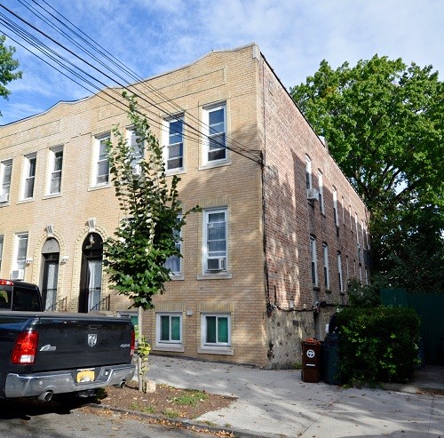 263 E 235th St in Bronx, NY - Building Photo