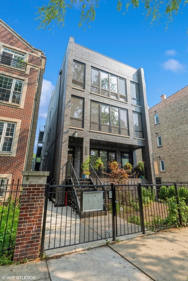 property at 2614 W Cortez St