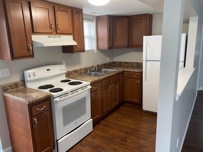 215 5th Ave, Unit 215 5th Ave Apartment A in South Charleston, WV - Building Photo - Building Photo