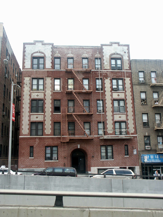 36 Bedford Park Blvd W in Bronx, NY - Building Photo