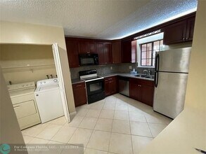 12222 Royal Palm Blvd in Coral Springs, FL - Building Photo - Building Photo