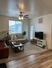 664 N 380 W, Unit Y in Orem, UT - Foto de edificio - Building Photo