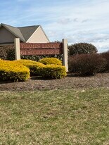 64 Scotch Cap Rd, Unit 107 in Quaker Hill, CT - Building Photo