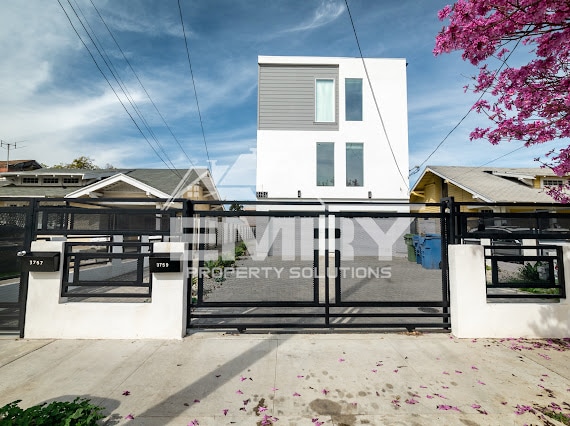 3757 Dalton Ave in Los Angeles, CA - Building Photo - Building Photo
