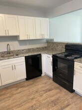 18272 Sidney Ave in Robertsdale, AL - Foto de edificio - Building Photo