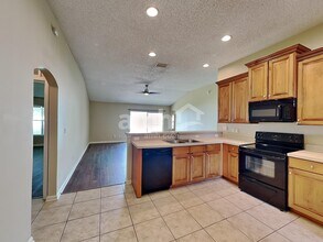 9213 Prosperity Lake Dr in Jacksonville, FL - Building Photo - Building Photo