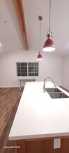 121 W Janss Rd, Unit ADU in Thousand Oaks, CA - Foto de edificio - Building Photo
