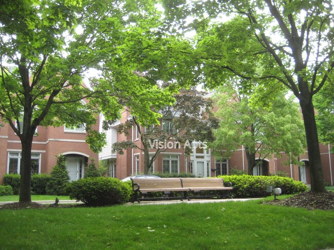 5929 N Sauganash Ln in Chicago, IL - Foto de edificio - Building Photo