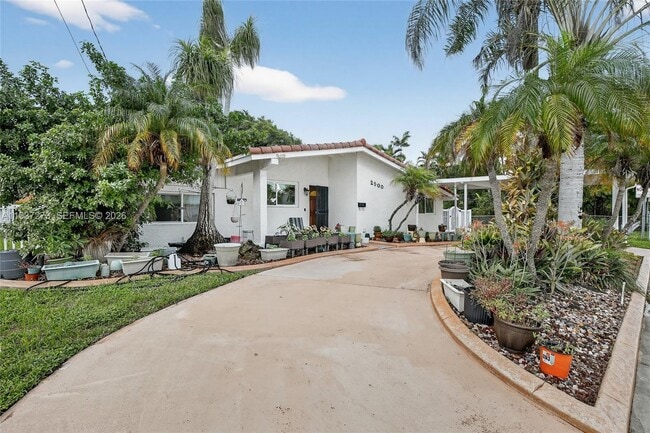 2500 NE 209th Terrace in Miami, FL - Building Photo - Building Photo
