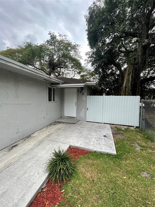 173 NW 52nd St in Miami, FL - Building Photo