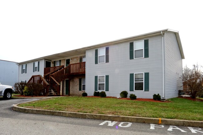 Holly Green Apartments in Fairdale, KY - Building Photo - Building Photo