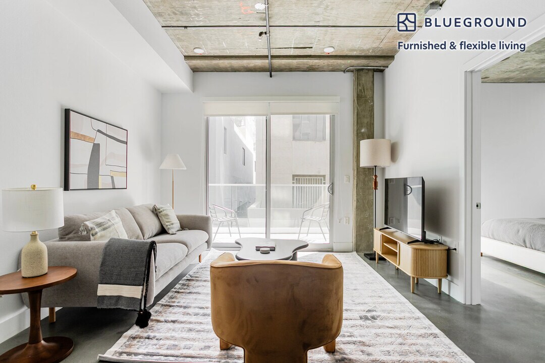 3838 Dunn Dr in Culver City, CA - Foto de edificio