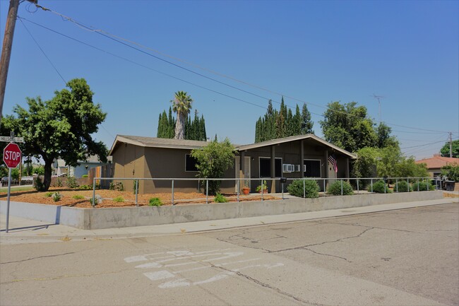 127 Hillside St in Ripon, CA - Building Photo - Building Photo