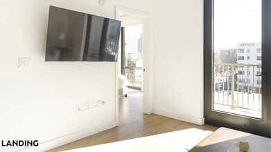 1007 S Mint St, Unit 832 in Charlotte, NC - Building Photo - Building Photo