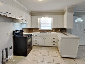 1913 Ave W in Lubbock, TX - Building Photo - Building Photo