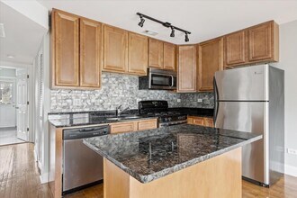 1343 W Winona St in Chicago, IL - Building Photo - Building Photo