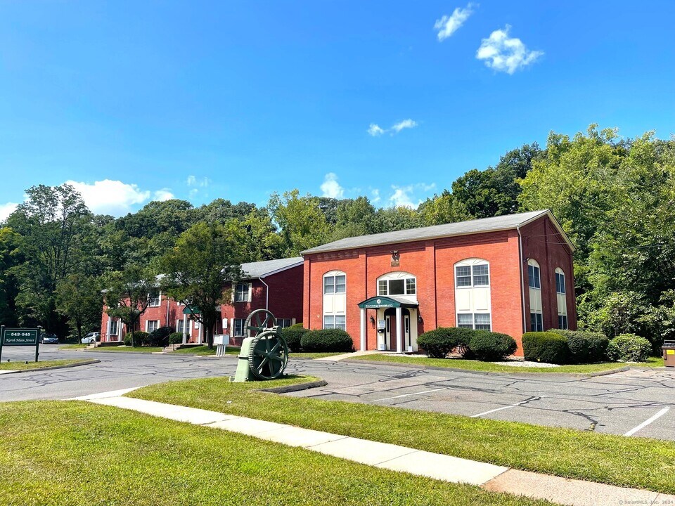 545 N Main St in Manchester, CT - Building Photo