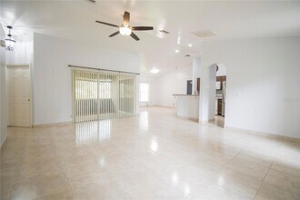 4913 Cromey Rd, Unit Unit 5 in North Port, FL - Foto de edificio - Building Photo