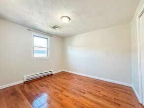 74 Dunboy St in Boston, MA - Foto de edificio - Building Photo