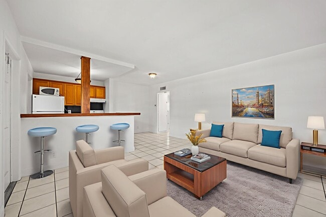 5050 Bayview Dr in Fort Lauderdale, FL - Building Photo - Building Photo