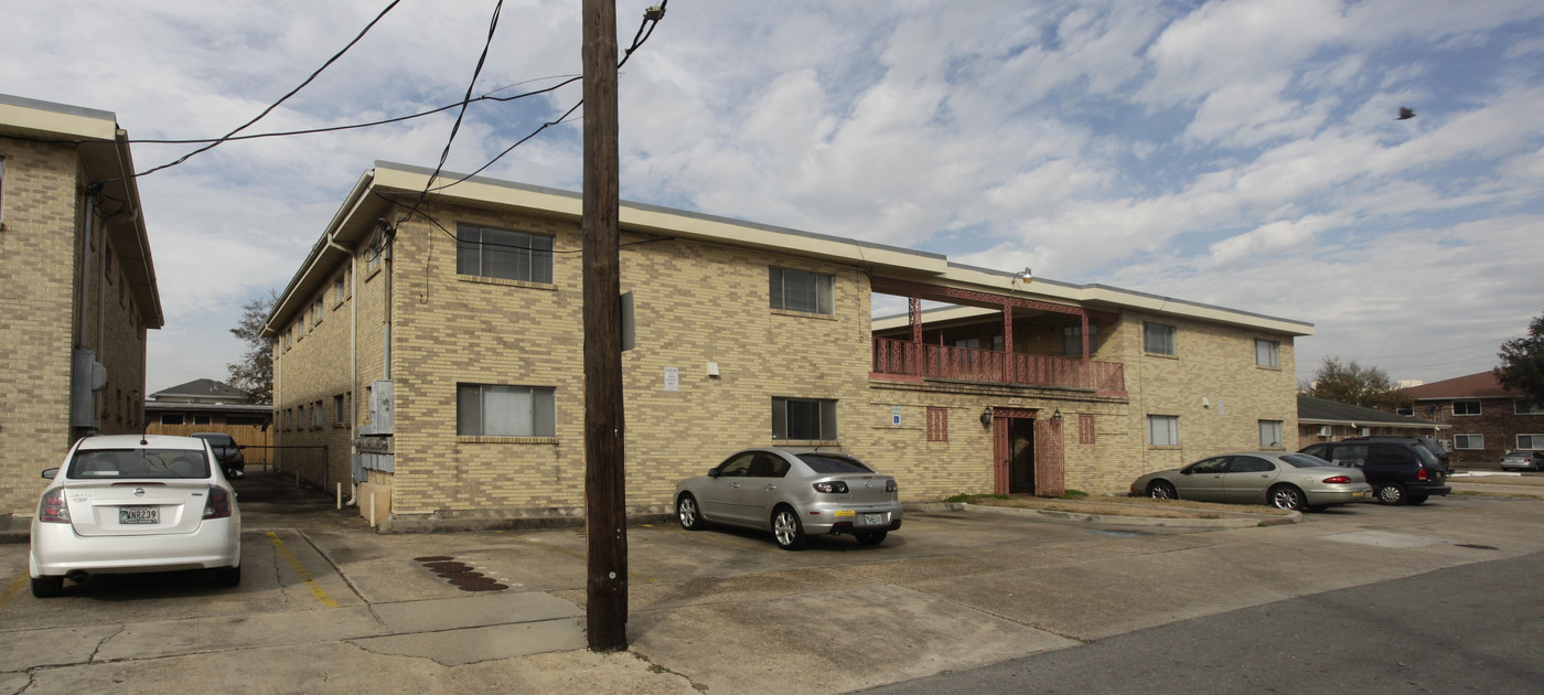 1610 Carrollton Ave in Metairie, LA - Building Photo