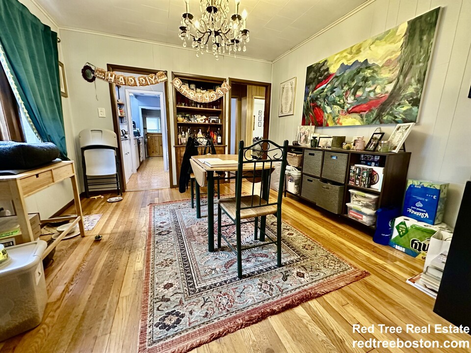 102 Bennett St, Unit 1 in Boston, MA - Foto de edificio